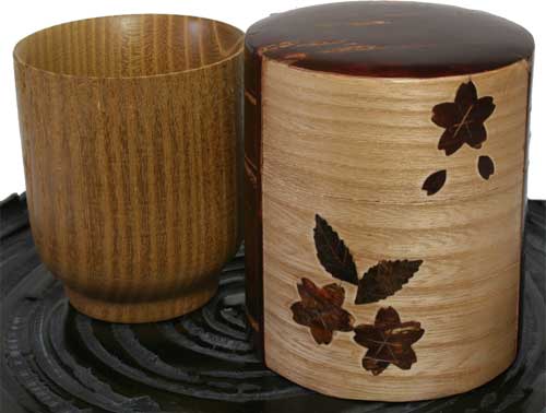 縁起の良い桑の木湯呑と平型茶筒　栓貼分　桜