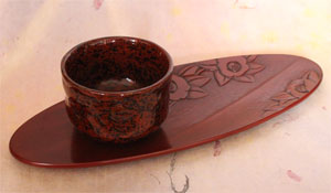 抹茶碗と鎌倉彫楕円皿