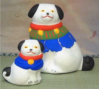 素朴な素焼の土人形」土の芸術かわいい大和出雲人形の子犬の座り犬